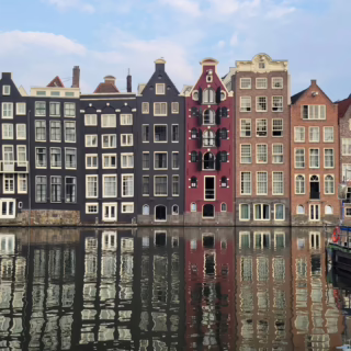 Who's up for a solo adventure through Amsterdam and the Dutch countryside? Visit our blog for some of the best sights to see in just 4 days!
.
.
.
.
#traveltheworld #twogirlsgetaway #girlslovetravel #solotravel #amsterdam #thenetherlands🇳🇱 #canals #cheese #vangogh