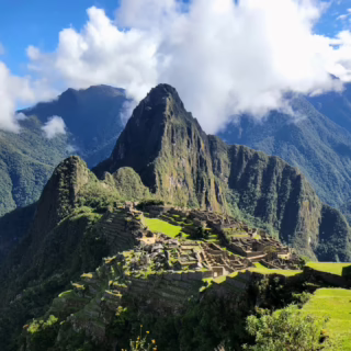 If you're dreaming of faraway places, let Peru be your next escape. Mountains, ruins, colors and cultures that took our breath away (quite literally π) - new link in bio!
.
.
.
.
.
#travel #twogirlsgetaway #travelblogger #gltlove #glt #dametraveler #sheisnotlost #travelgirl #peru #machupicchu #visitsouthamerica #rainbowmountain #humantaylake #huacachina #wonderful_places #huntgram #wearetravelgirls